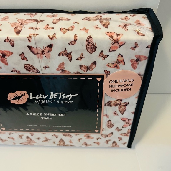 Luv Betsey by Betsey Johnson 4 Piece Twin Size Sheet Set Butterfly Fun - Picture 6 of 10